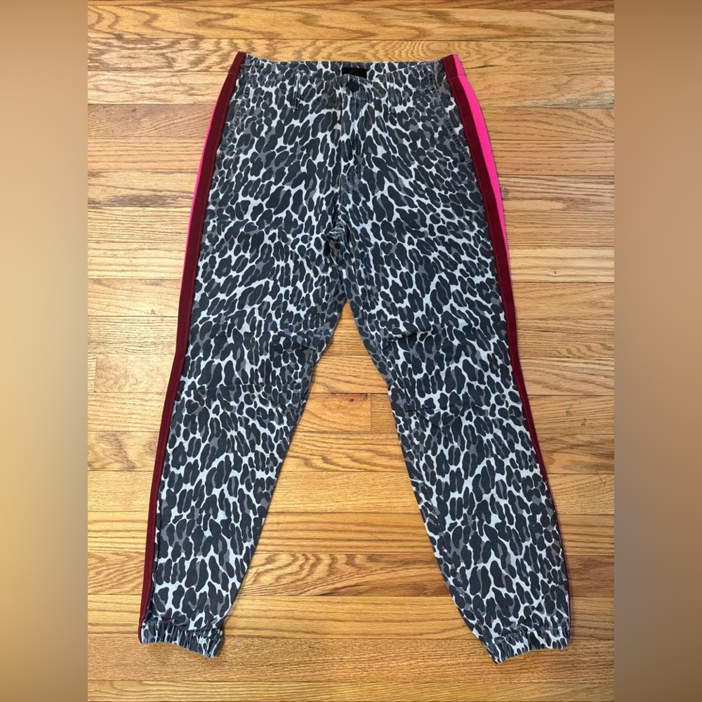Mother Zip Misfit Leopard Side Stripe Joggers in Jungle Eye Print Size 25